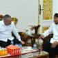 Nampak Menhub RI berbincang santai dengan Bupati Sumenep Achmad Fauzi Wongsojudo 