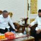 Nampak Menhub RI berbincang santai dengan Bupati Sumenep Achmad Fauzi Wongsojudo 