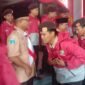 Dirut BPRS Bhakti Sumekar, H. Hairil Fajar saat ikut melepas kontingen Sumenep ke Jambore Nasional di Jakarta