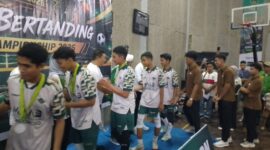 Penyerahan Medali pada juara Turnamen Futsal PPP