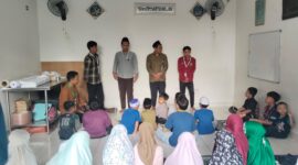 Moh. Syaiful Anwar saat memberikan pembelajaran bagi para siswa di Malaysia