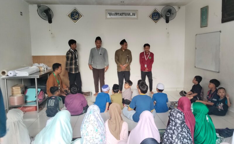 Moh. Syaiful Anwar saat memberikan pembelajaran bagi para siswa di Malaysia