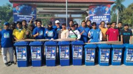 Dina Lorenza, Subangkit AP dan simpatisan partai saat foto sebelum bersih bersih