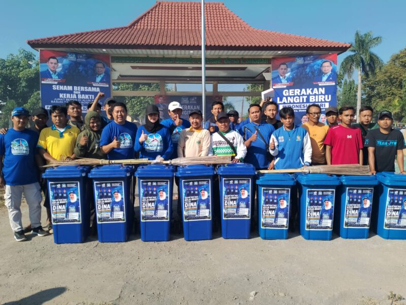 Dina Lorenza, Subangkit AP dan simpatisan partai saat foto sebelum bersih bersih