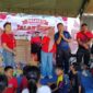 Kades Eva (berhijab) saat pengundian Doorprize