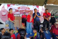 Kades Eva (berhijab) saat pengundian Doorprize