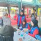 Kadinkes P2KB Sumenep,  drg. Ellya Fardasah saat turun langsung memberikan layanan kesehatan bagi peserta JJS BPRS Bhakti Sumekar 