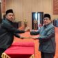 Wabup Sumenep KH Imam Hasyim (kanan) bersama Ketua DPRD Sumenep H. Zainal Arifin usai penandatanganan Perubahan KUA-PPAS