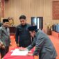 Ketua dan Wakil Ketua DPRD Sumenep menyaksikan Wabup Sumenep menandatangani perubahan KUA-PPAS 