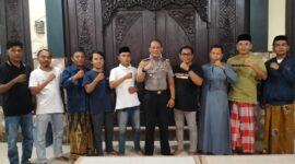Kapolsek Bluto AKP Agus Sugito bersama sejumlah awak media 