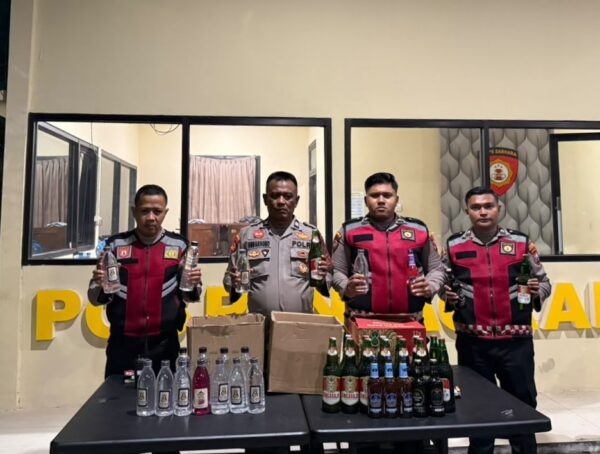 Patroli Malam Polresta Sumenep Bongkar Peredaran Miras, Puluhan Botol Disita dari Dua Toko