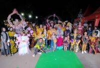 Camat Tamanan dan Istri saat foto bareng peserta lomba
