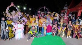 Camat Tamanan dan Istri saat foto bareng peserta lomba