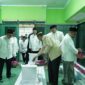 Bupati Bondowoso saat tabur bunga di makam Ki Ronggo