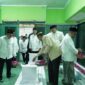 Bupati Bondowoso saat tabur bunga di makam Ki Ronggo
