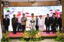 Bupati Sumenep Dr. H. Achmad Fauzi Wongsojudo (podium) didampingi Wakil Bupati KH Imam Hasyim dan jajaran Forkopimda 