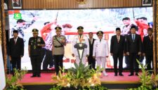 Bupati Sumenep Dr. H. Achmad Fauzi Wongsojudo (podium) didampingi Wakil Bupati KH Imam Hasyim dan jajaran Forkopimda
