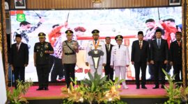 Bupati Sumenep Dr. H. Achmad Fauzi Wongsojudo (podium) didampingi Wakil Bupati KH Imam Hasyim dan jajaran Forkopimda 