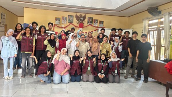 Tim Cara’de PPKO 2026 Dorong Pembudidaya Desa Tinggimae Produksi Pakan Ikan Mandiri