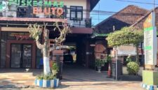 Gedung Puskesmas Bluto nampak dari luar