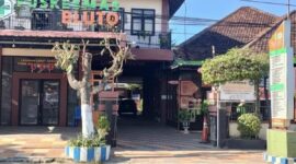 Gedung Puskesmas Bluto nampak dari luar