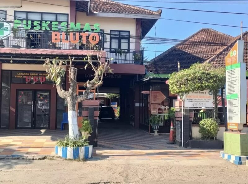 Gedung Puskesmas Bluto nampak dari luar
