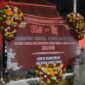 Karangan bunga BEM SI Kerakyatan Jatim di Depan Grahadi