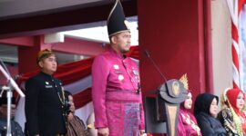 Bupati Sumenep Achmad Fauzi Wongsojudo saat jadi inspektur upacara HUT ke-81 RI di halaman Pemkab Sumenep 