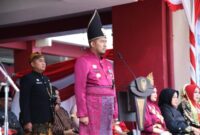 Bupati Sumenep Achmad Fauzi Wongsojudo saat jadi inspektur upacara HUT ke-81 RI di halaman Pemkab Sumenep 