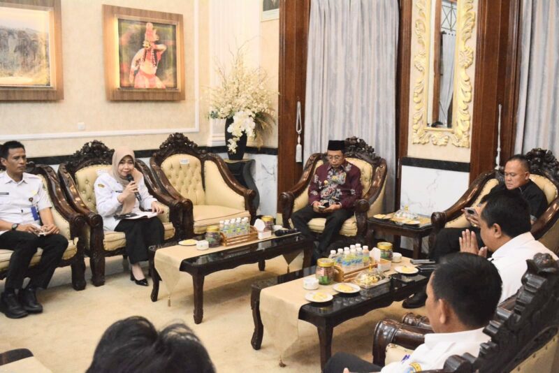 Tim DPRD Jatim saat bertemu Bupati Bondowoso