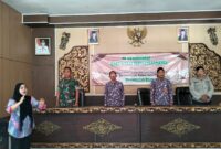 Dua dari kanan, Sekretaris Bakesbangpol Sumenep, Edy Suprayitno