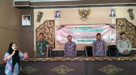 Dua dari kanan, Sekretaris Bakesbangpol Sumenep, Edy Suprayitno