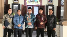 PT Soma SiCare saat foto bareng Bupati dan Kadinkes Bondowoso