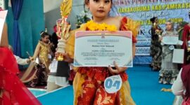 Mutiara Putri Wahyudi, modeling cilik asal Pamekasan yang saat ini duduk di SDN kelas 2 Barkot 1 sukses meraih berbagai prestasi
