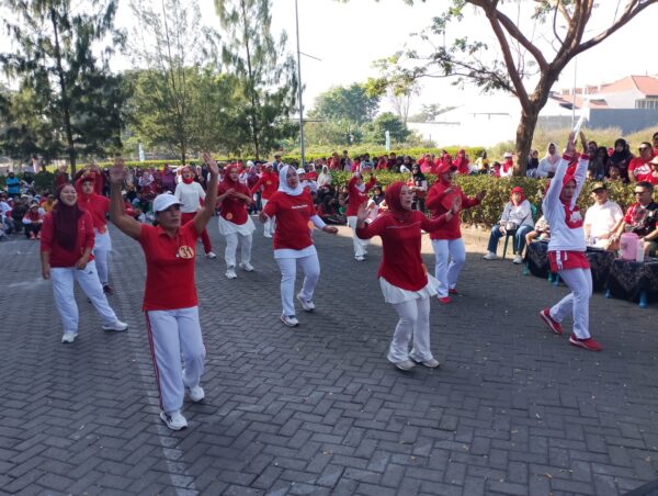 Ribuan Warga Kelurahan Nangkaan Meriahkan Jalan Sehat dan Lomba Senam Aerobic dalam Rangka HUT RI ke-81