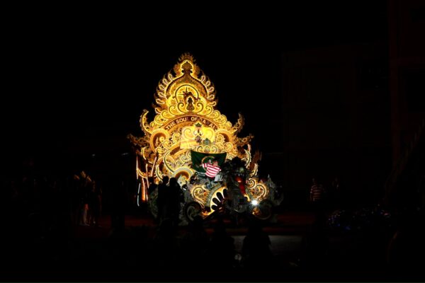Kirab Kebangsaan UNIBA Madura Meriahkan Penutupan Ospek, Padukan Nasionalisme dan Budaya Lokal