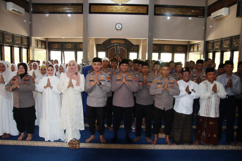 Kapolresta Sumenep dalam acara maulid nabi