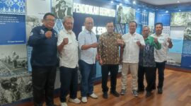 Ketua SMSI Jatim dan pengurus saat bersama Dirjen Pendidikan Dasar