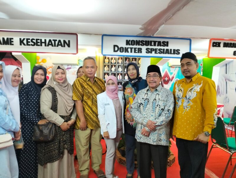 Wabup KH. Imam Hasyim bersama Direktur RSUD Sumenep, dr. Erliyati didampingi para staf