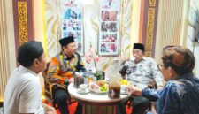 Wabup KH Imam Hasyim (kanan) bersama Ketua Bappeda Arif Firmanto