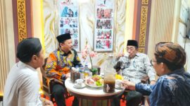 Wabup KH Imam Hasyim (kanan) bersama Ketua Bappeda Arif Firmanto
