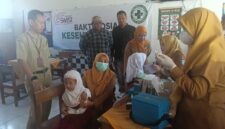 Kegiatan cek Kesehatan SMSI Lamongan untuk para pelajar 