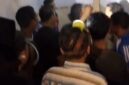Sejumlah Massa masa di Masalembu saat memberikan dukungan krpada Polsek setempat