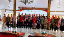 Bupati Sumenep bersama Sekda, Kepala DPMD dan Kepala Bappeda serta Camat se-Kabupaten Sumenep