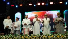 Bupati Fauzi tiga dari kiri saat acara Sumenep Bersholawat