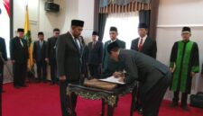 Bupati Sumenep saat pelantikan empat Kepala OPD