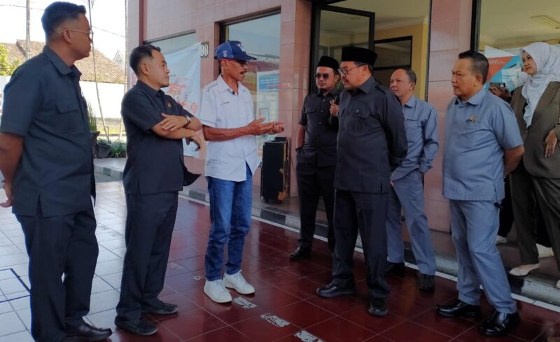 Sidak Komisi II DPRD Bondowoso ke salah satu SPBU