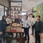 Anggota Polresta Sumenep saat melakukan razia Miras di Cafe Lotus 