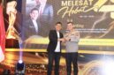 Kapolresta Sumenep Kombes Pol Ariek Indra Sentanu saat menerima penghargaan