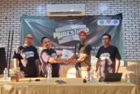 Ketua KPP Sumenep, A. Rahman saat menyerahkan LPJ kepada pengurus
